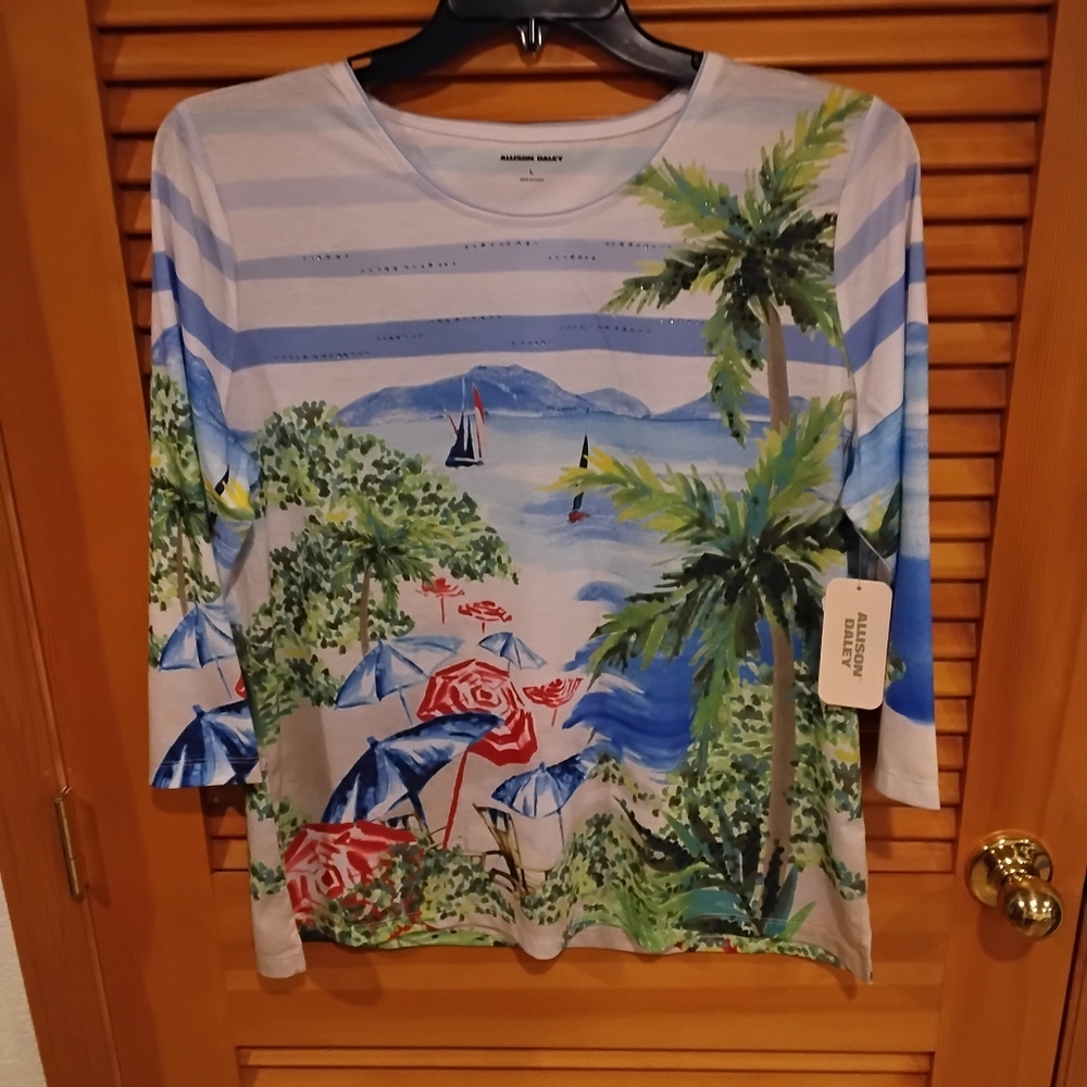 2/$15 NWT Colorful Scenic Beach Print 3/4 Sleeve Tee Large Firm Price